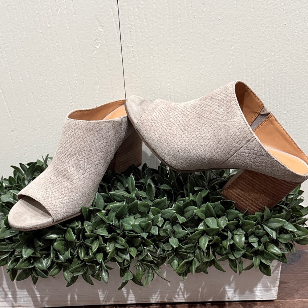 Franco Sarto Snake Textured Light Gray Peep-Toe Block Heel Mules Size 9.5
